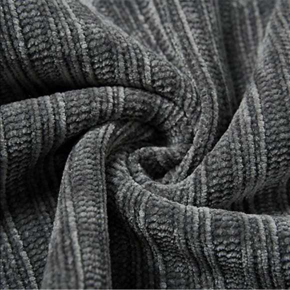 Cropped Turtleneck Sweater - Picture 4 of 4